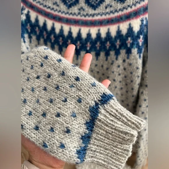 100% wool Woolrich brand Blue and Cream Patterned Isle Nordic style Sweater S - Picture 7 of 10